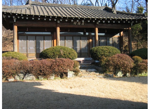 안황의 사당인 충양사